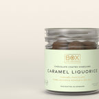 Box The Original Caramel Liquorice i tube med 110 g vingummi og lakrids