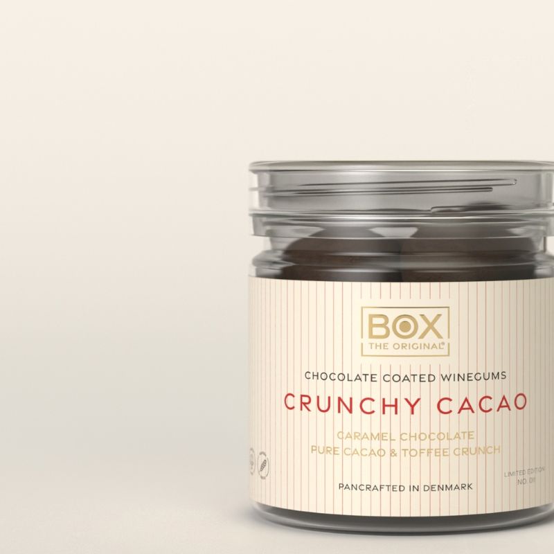 Box The Original Crunchy Cacao i tube med 110 g chokoladeovertrukket vingummi