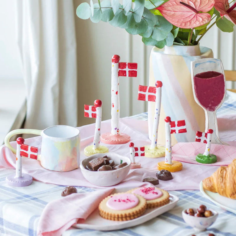 Festlige keramik bordflag fra The Clay Play keramik med personlighed