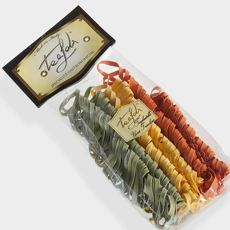 Trefarvet pasta farvet 